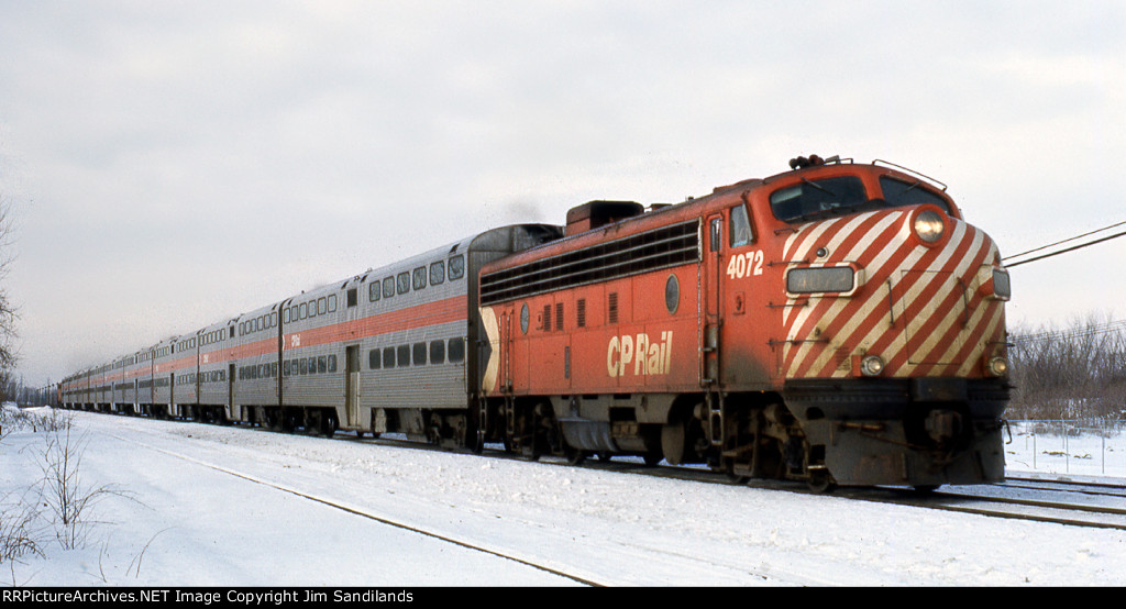 CP 4070 and 4072 on train 282